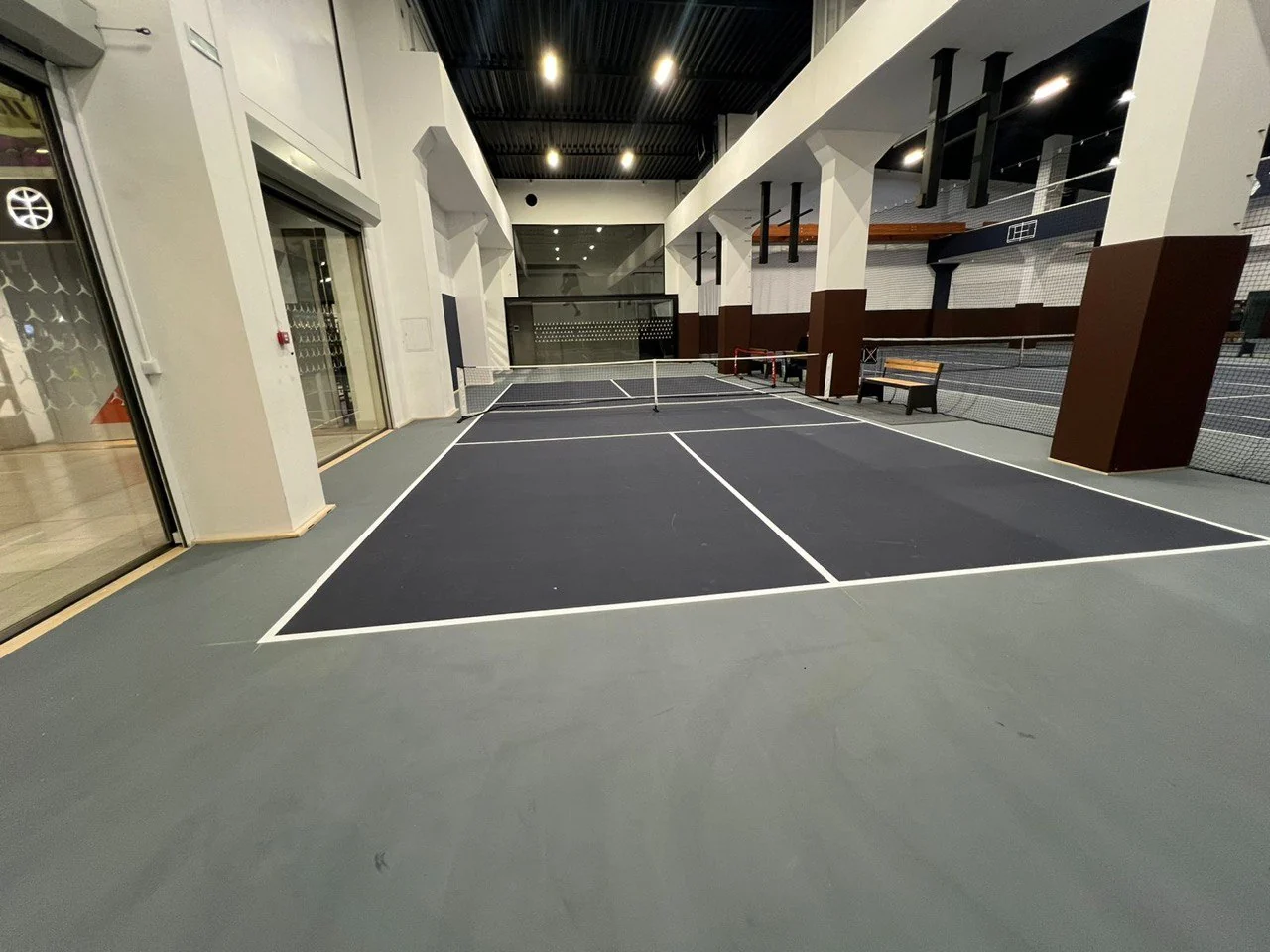 Теннисный корт Tennis Capital на Савёловской, вид от задней линии