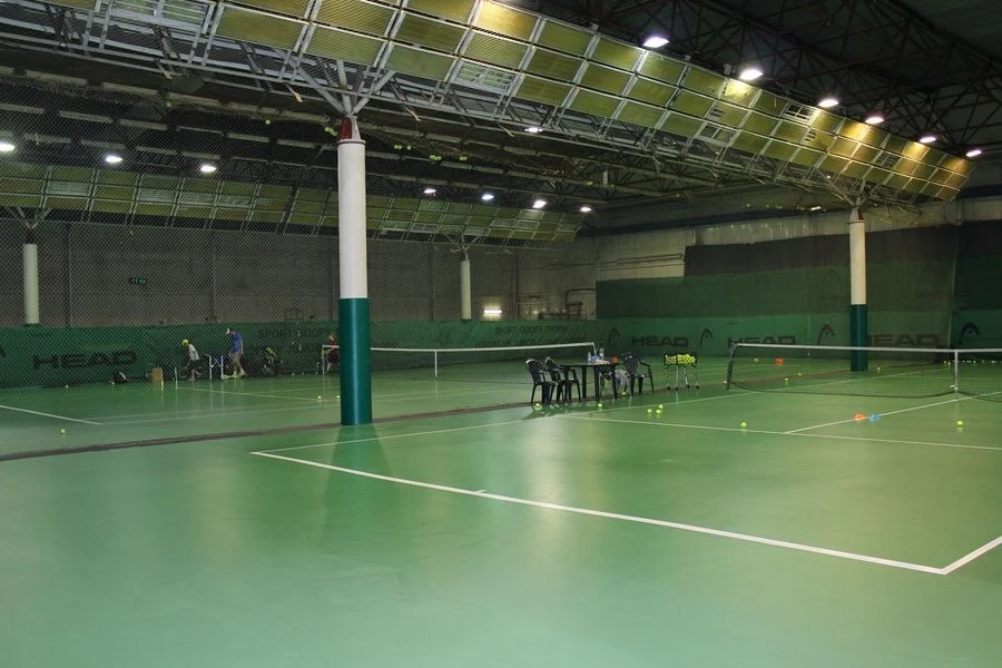 Крытый теннисный корт центра Искра