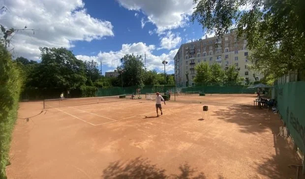 Открытый грунтовый корт центра Юность